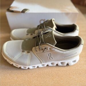 On Running Men's Cloud 5 Running Shoes in Chalk Grove Size 12.5